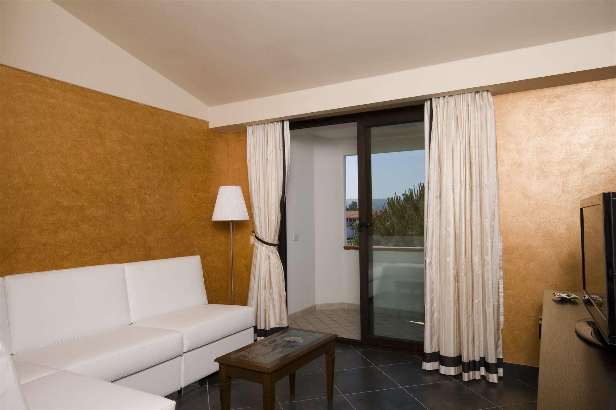 Hotel Briganti Qualiano Bagian luar foto