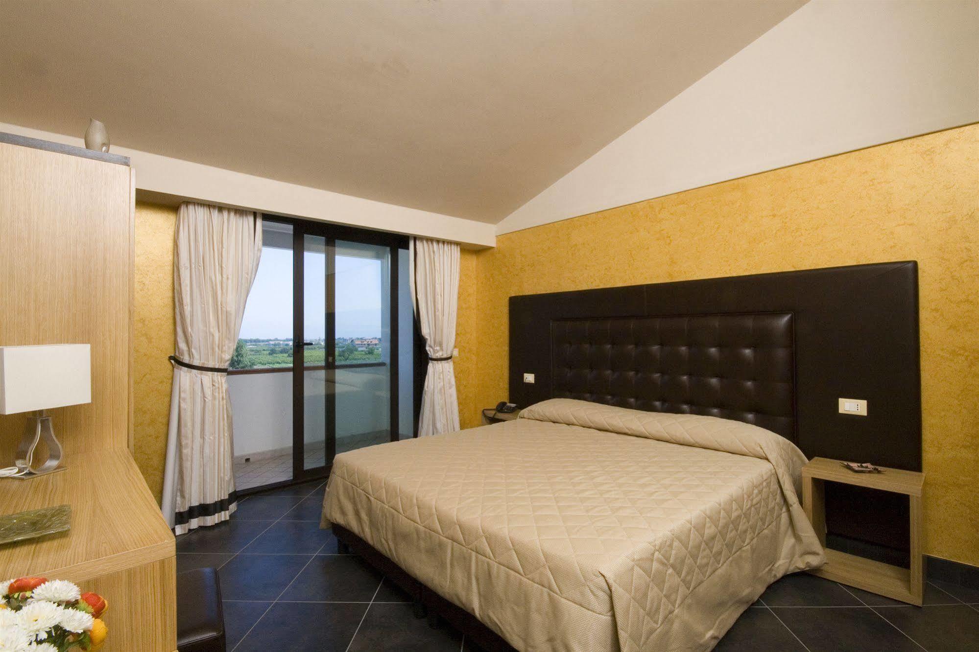 Hotel Briganti Qualiano Bagian luar foto