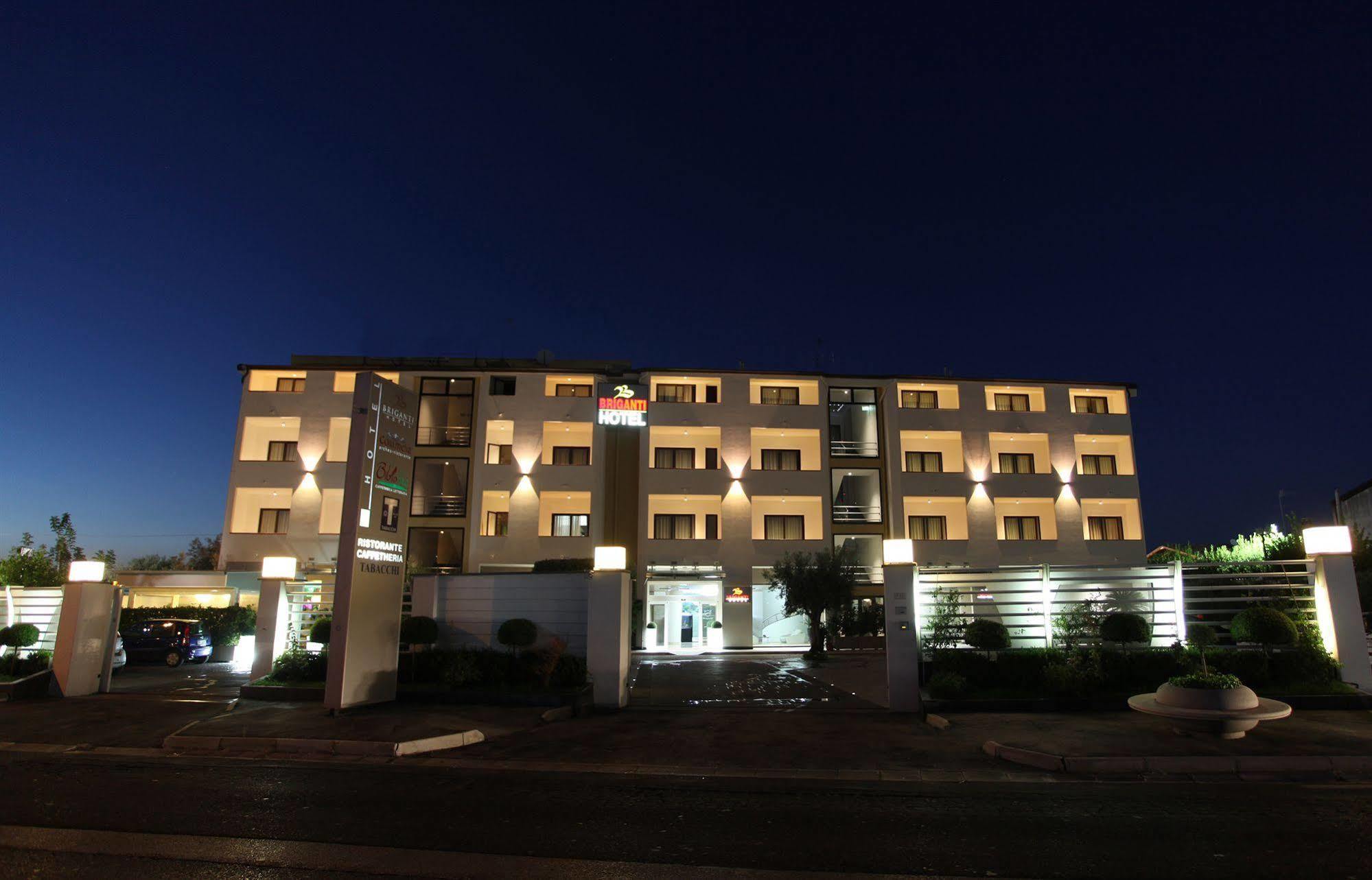 Hotel Briganti Qualiano Bagian luar foto